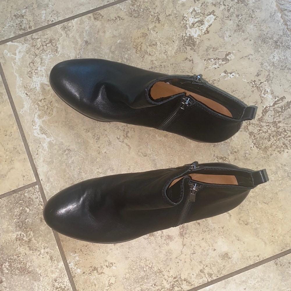 Lucky brand zipper ankle boots